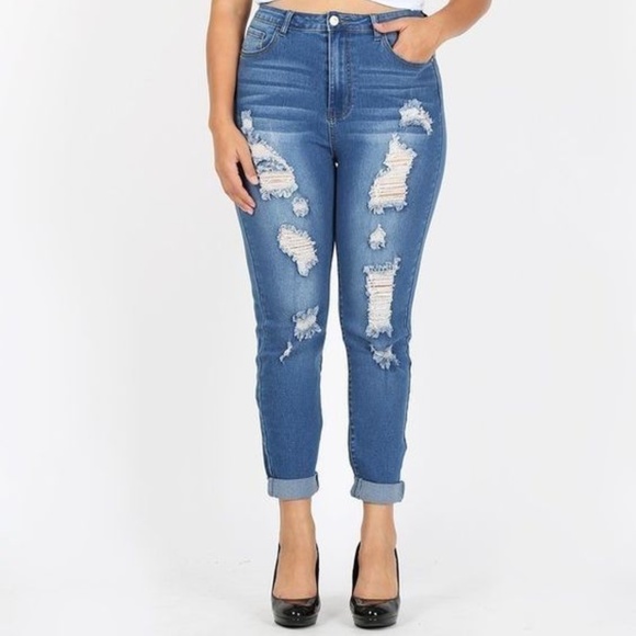 ⬇ High Waist Distressed Jeans